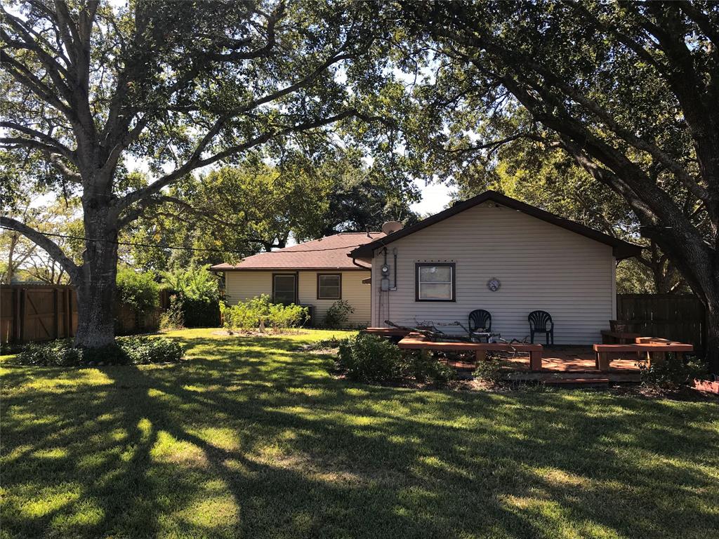 856 W Main St, BELLVILLE, TX 77418