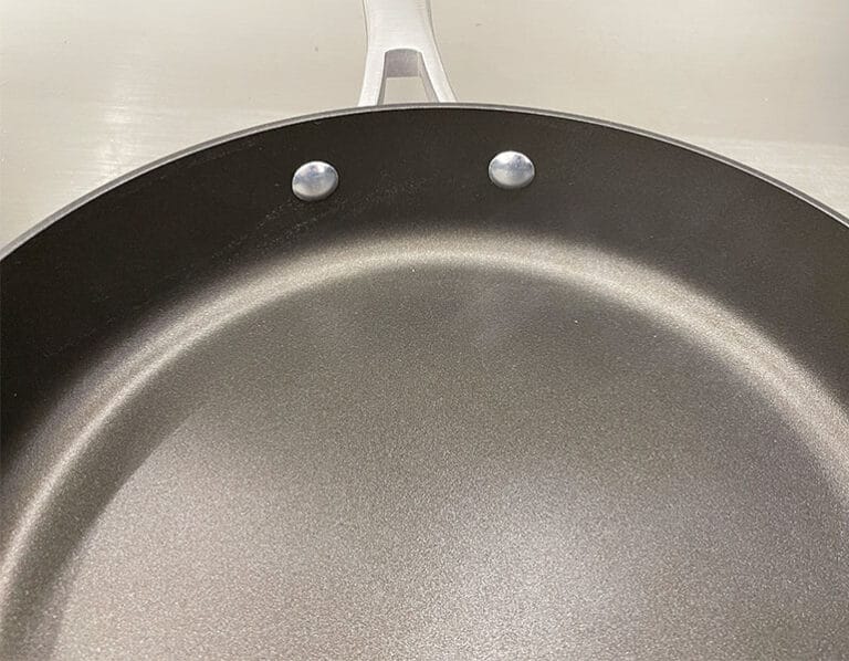 Calphalon vs. Circulon (7 Key Differences) Prudent Reviews