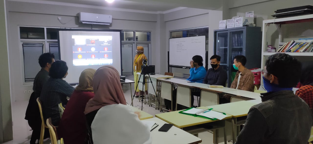 Mahasiswa Antusias Mengikuti Kuliah Perdana dengan Sistem Blended Mahasiswa Antusias Mengikuti Kuliah Perdana dengan Sistem Blended