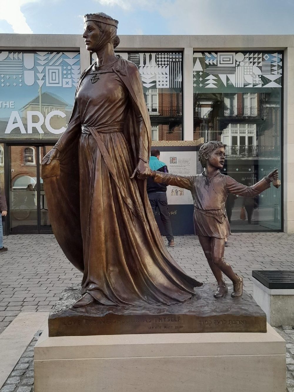 Public Statues and Sculpture Association Named NonRoyal Women