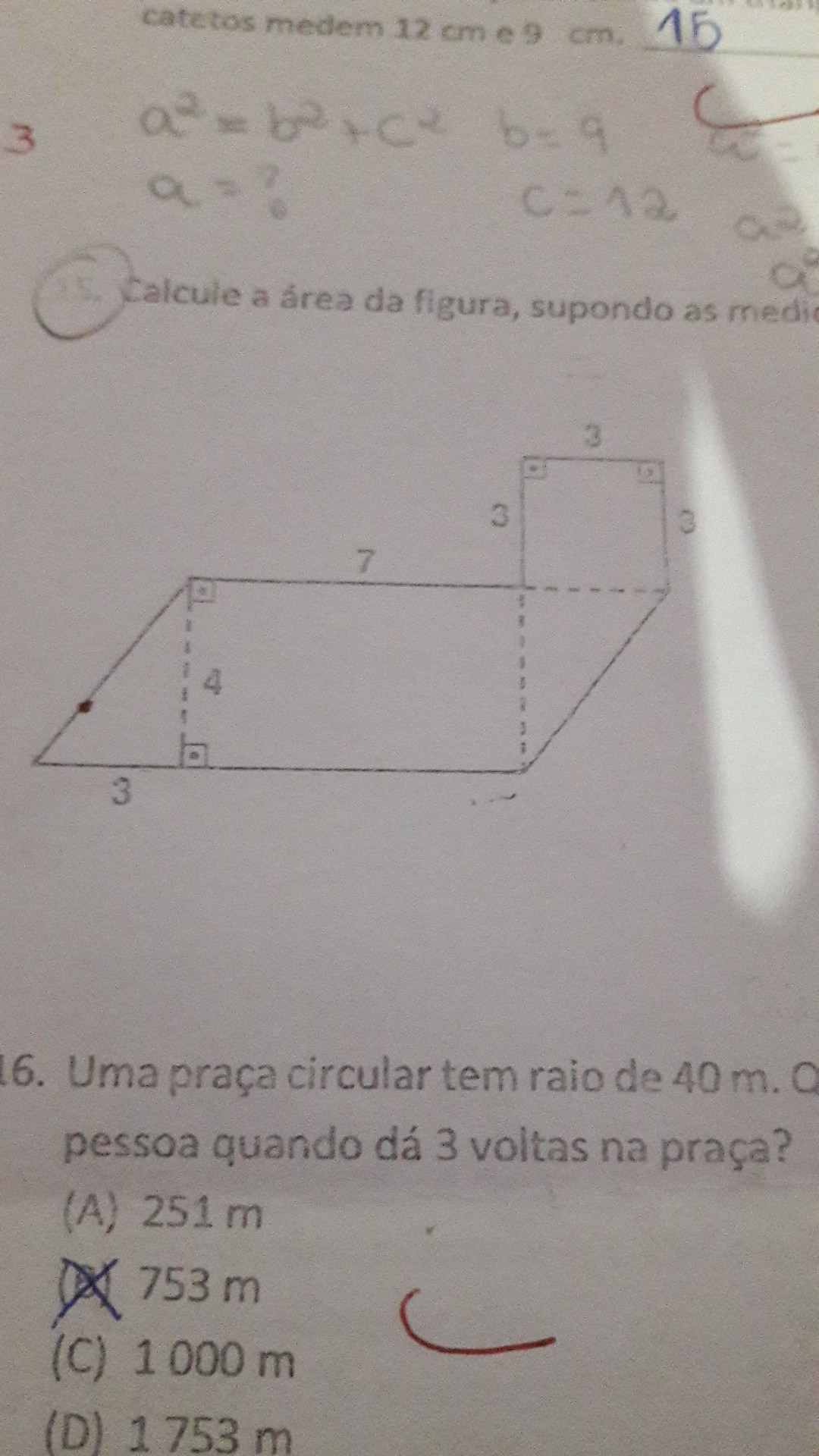 calcule a area da figura supondo as medidas em cm
