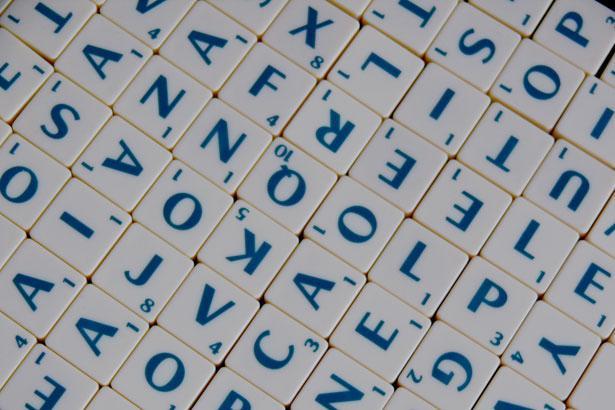 Com as letras da palavra AMOR , qual a probabilidade de começar e
