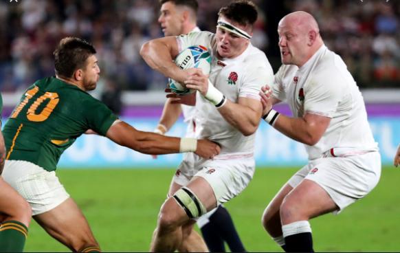 Como a bola pode ser conduzida no Rugby? * 1 ponto a) A bola pode ser