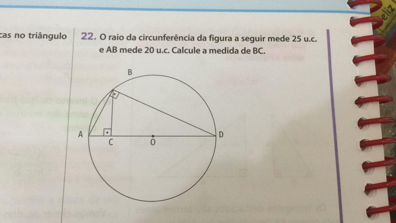 O raio da circunferência da figura a seguir mede 25 u.c. e