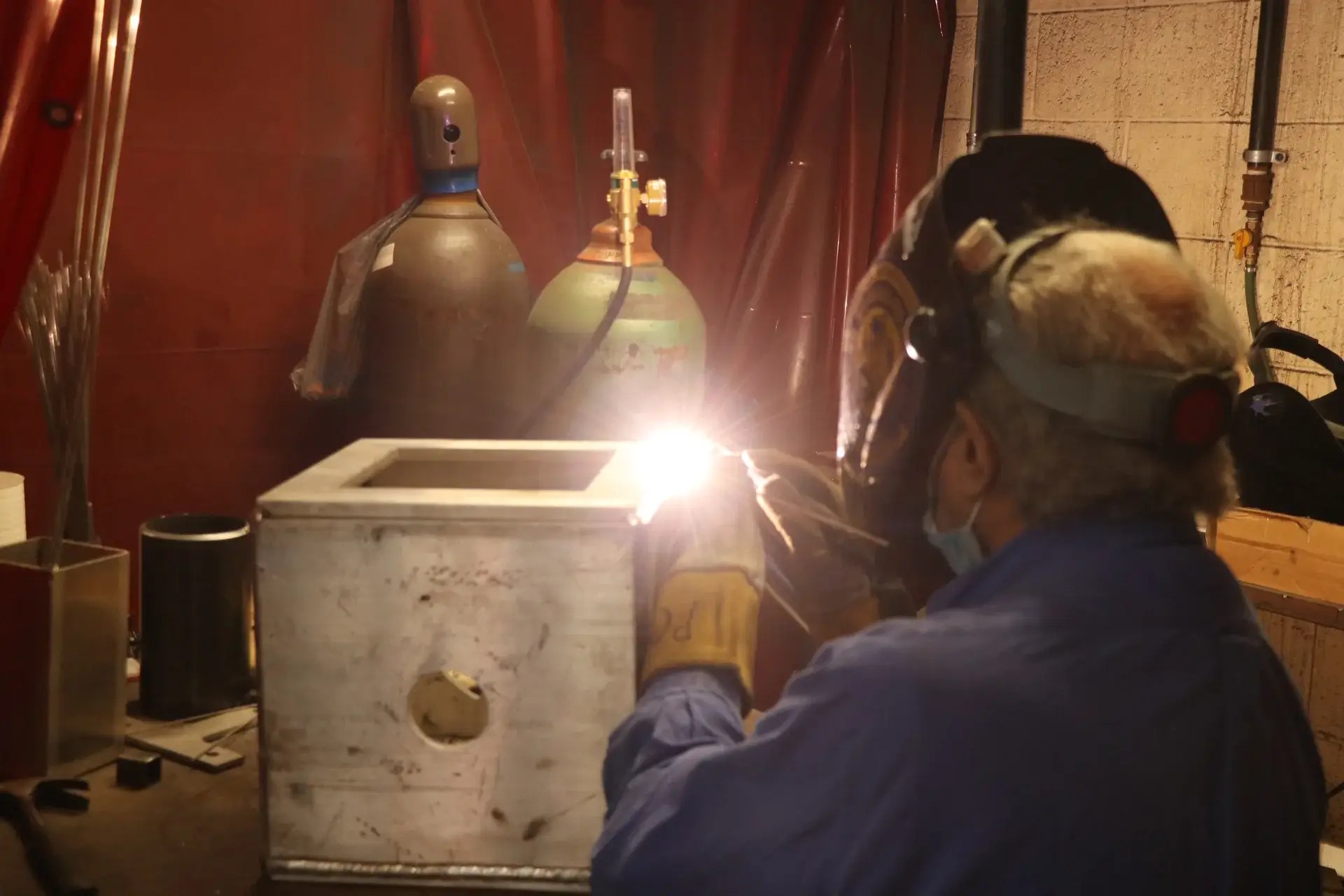 What are the requirements to a certified welder?