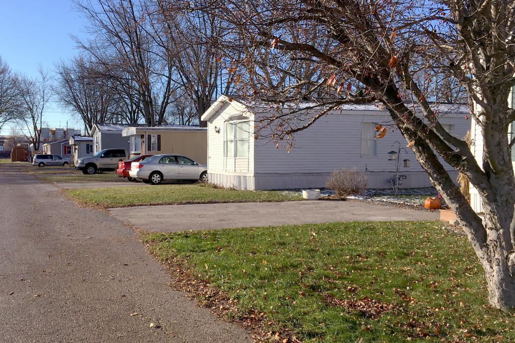 Mobile Home Park in Little Chute, WI Hickory Lane