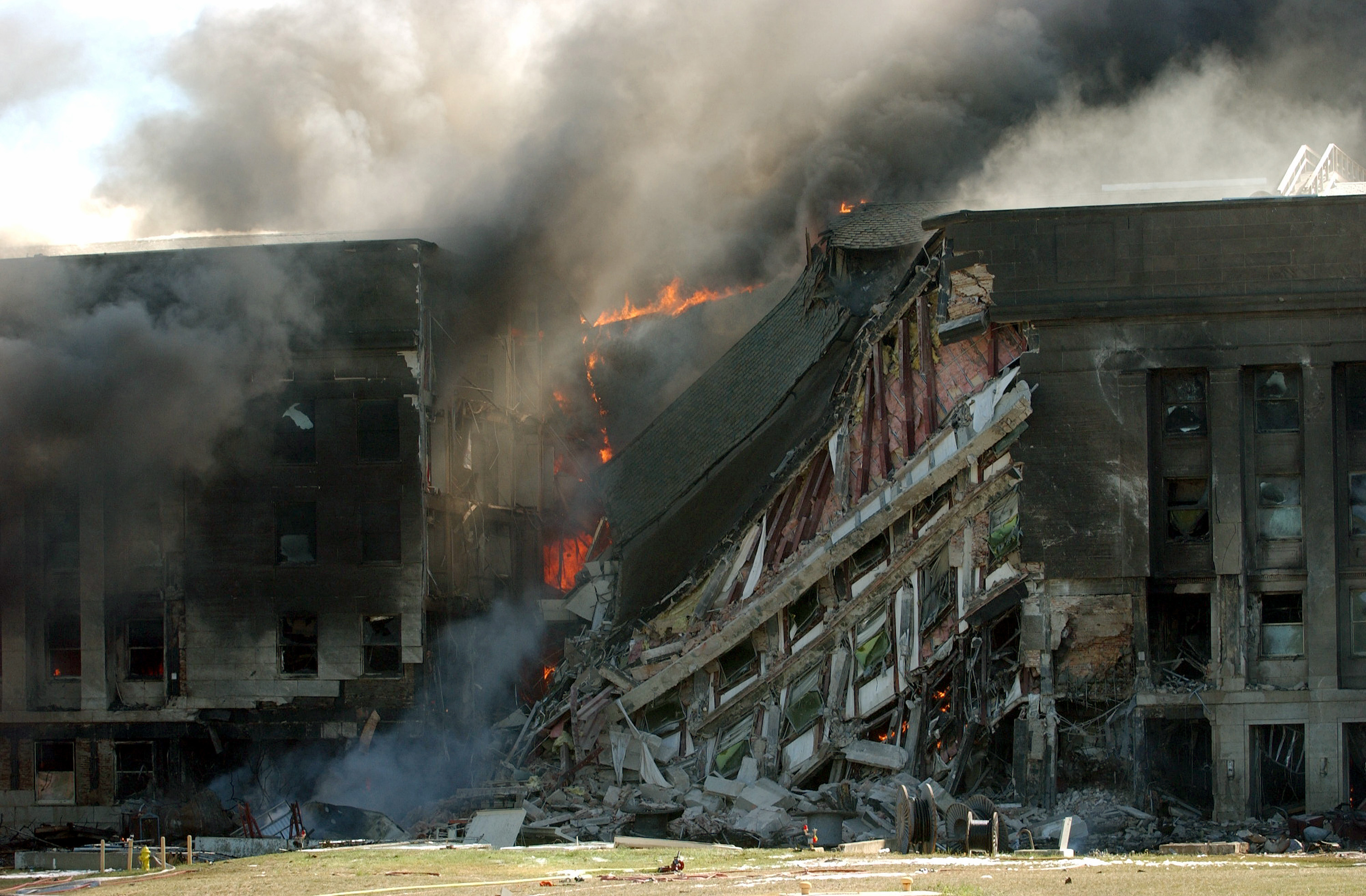 Pentagon 9/11 : 9/11 Pentagon Damage Immediate Aftermath High-Resolution ...