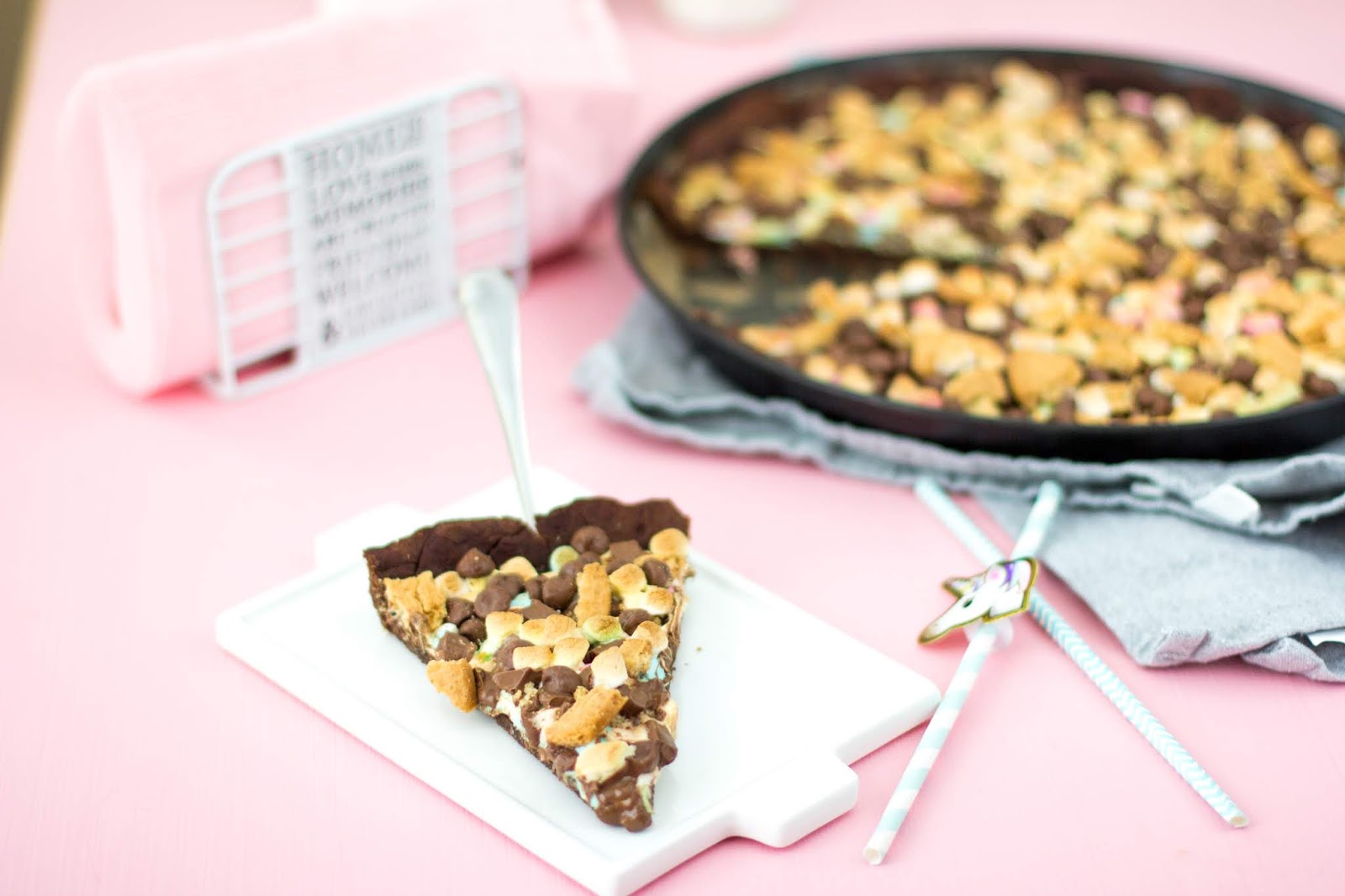 Herkullinen Amerikkalainen S´mores-Piirakka / S´mores Pie With Cookies, Chocolate And Marshmallow - Pullahiiren Leivontanurkka