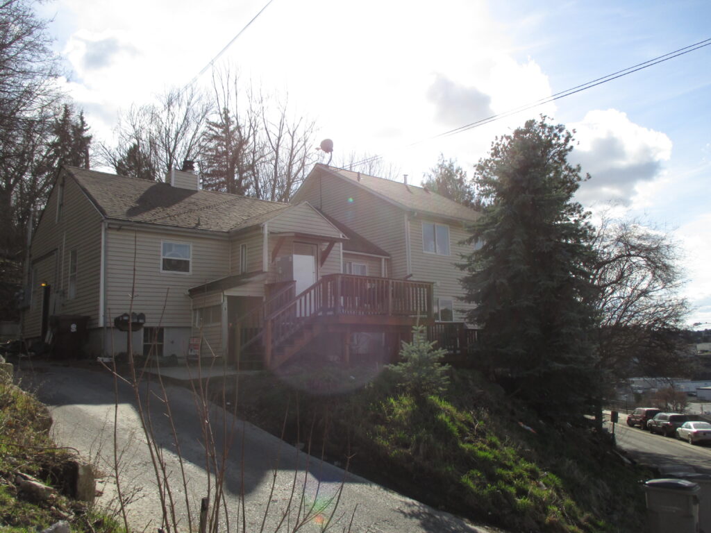 928 NE Maple Heritage Realty