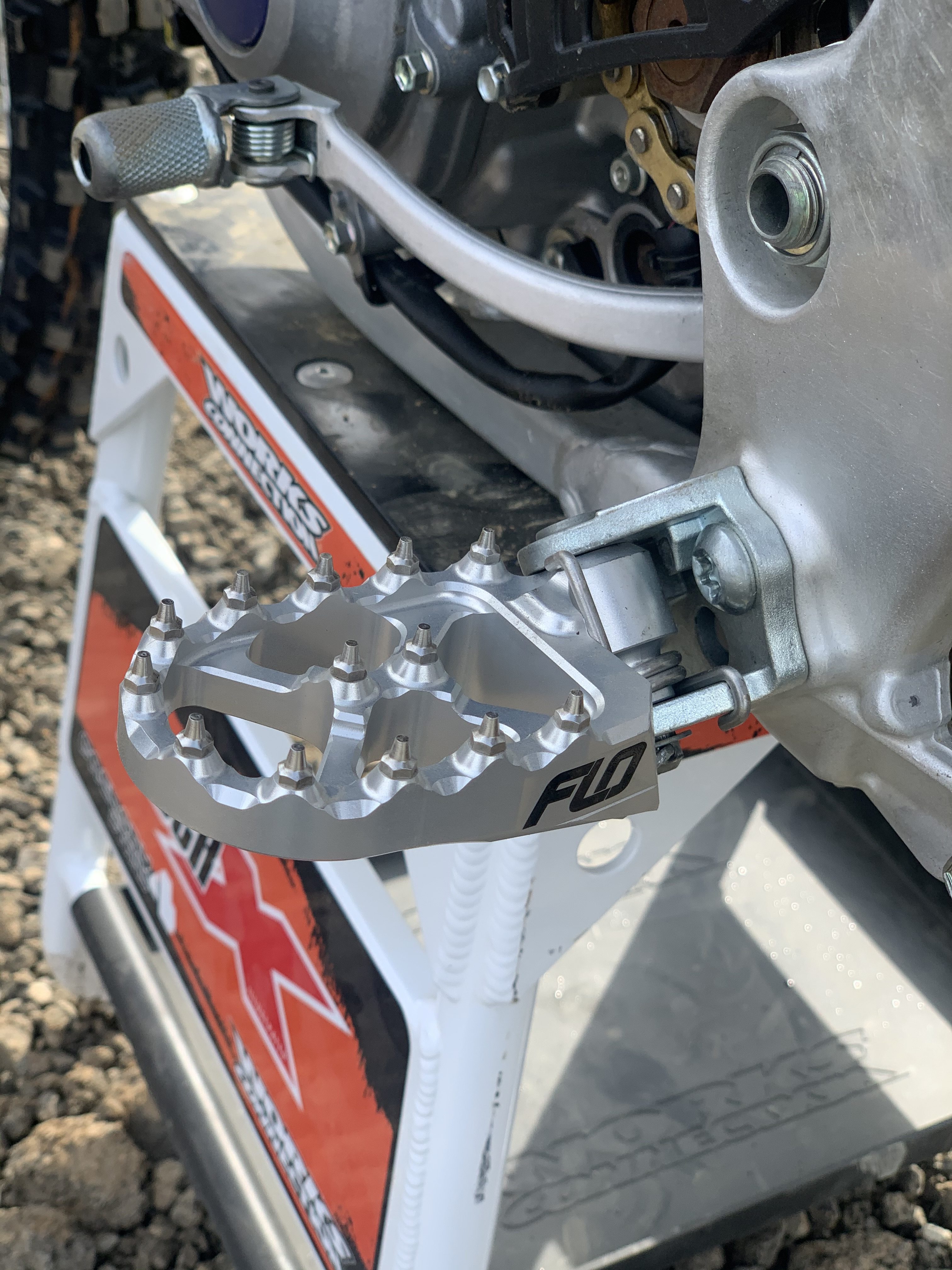 FLO Motorsports Lowering Footpegs (Yamaha YZ450F) PulpMX