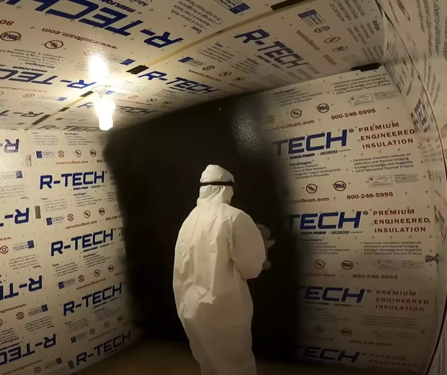 Man creates the ‘world’s darkest room’ by painting it with ‘the