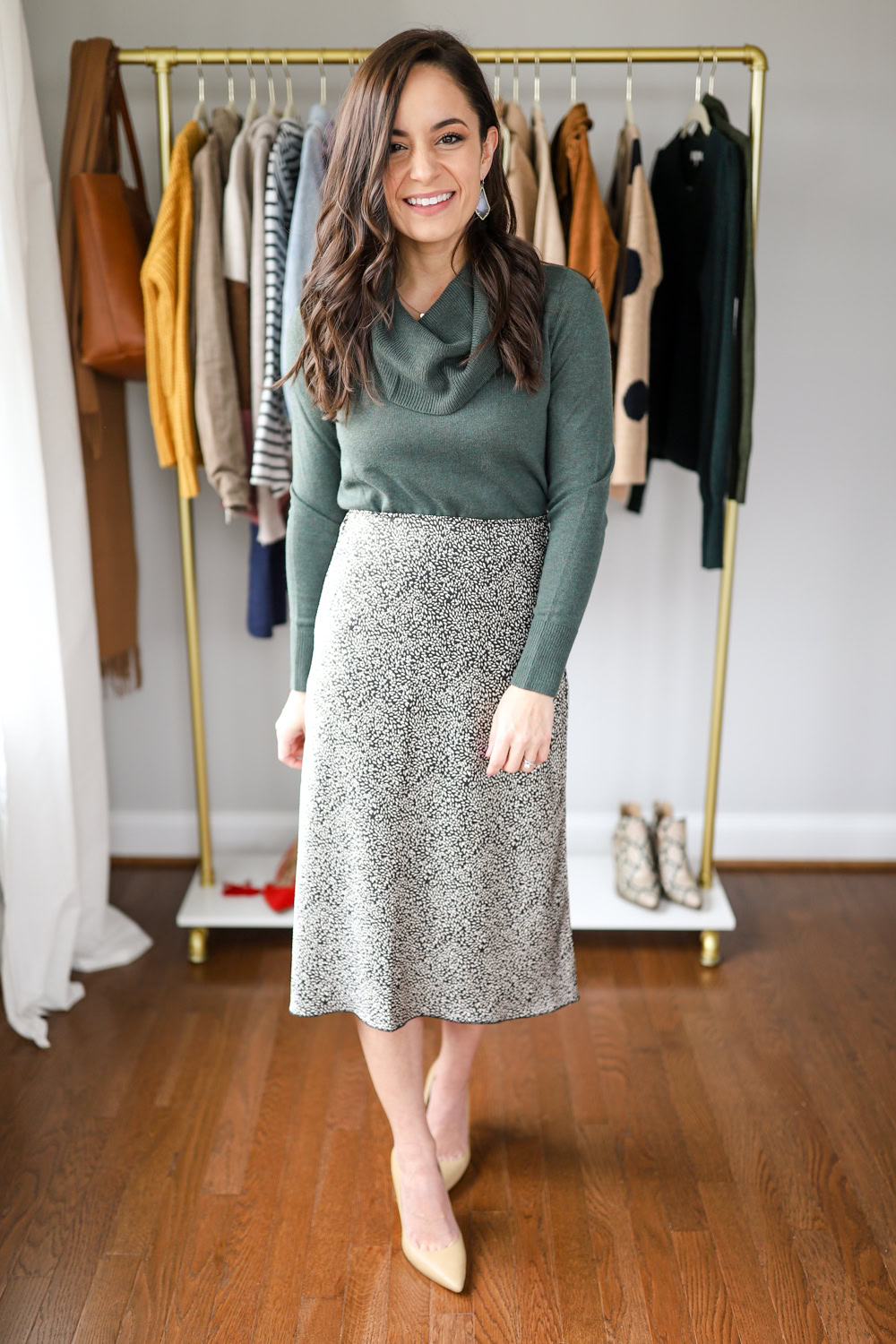 Four Petite Friendly Midi Skirt Outfits Pumps & Push Ups