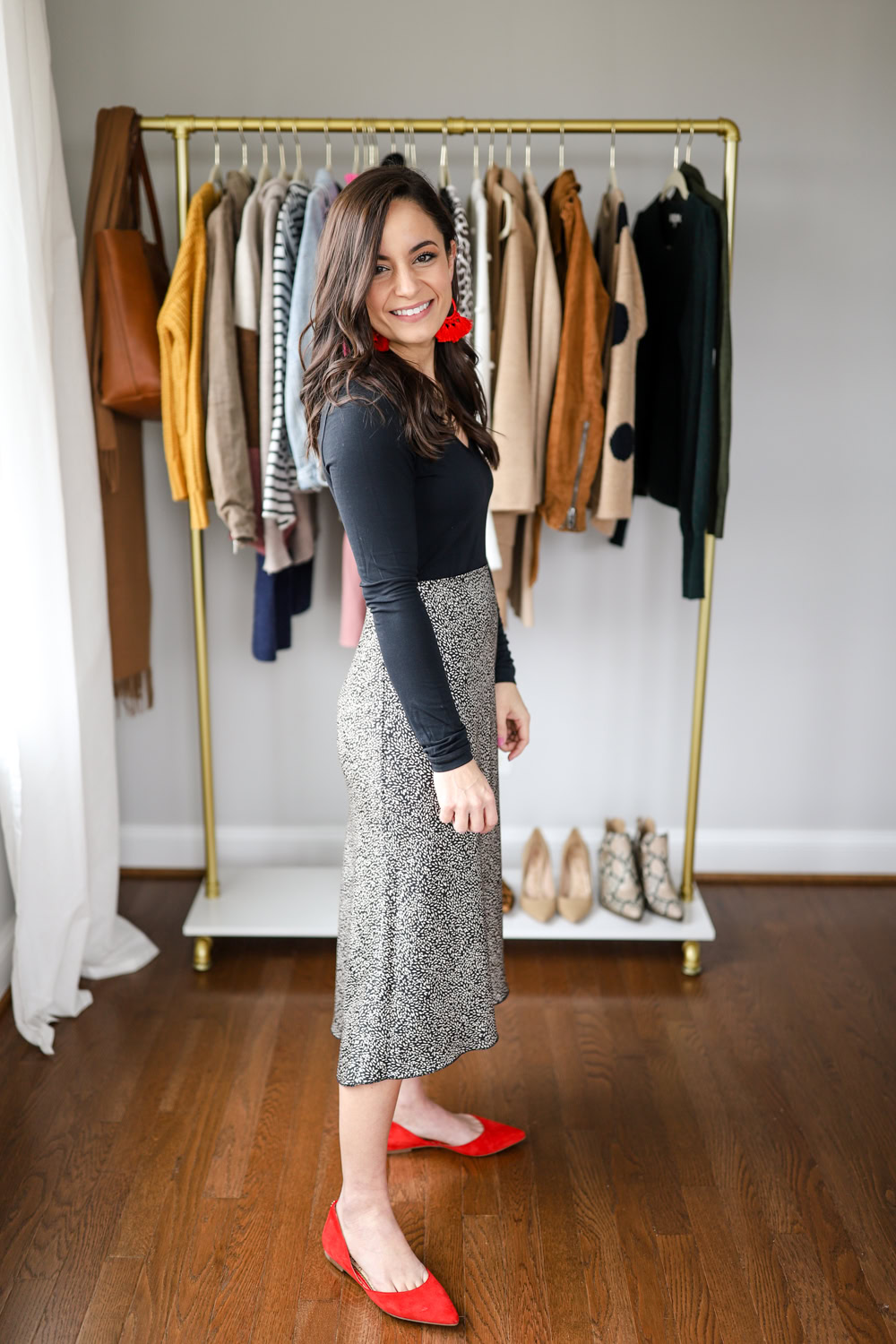 Four Petite Friendly Midi Skirt Outfits Pumps & Push Ups