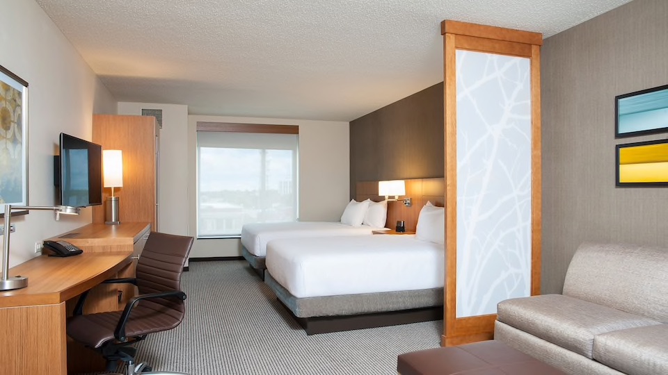 Hyatt Place Champaign/Urbana Punch! Bar & Lounge