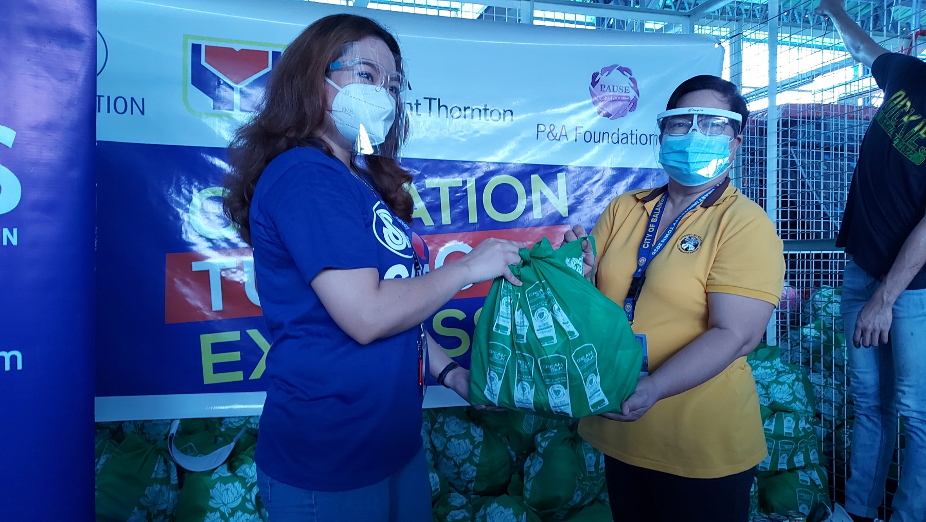 P & A Foundation, SM give food packs to Pilar and Balanga Bataan