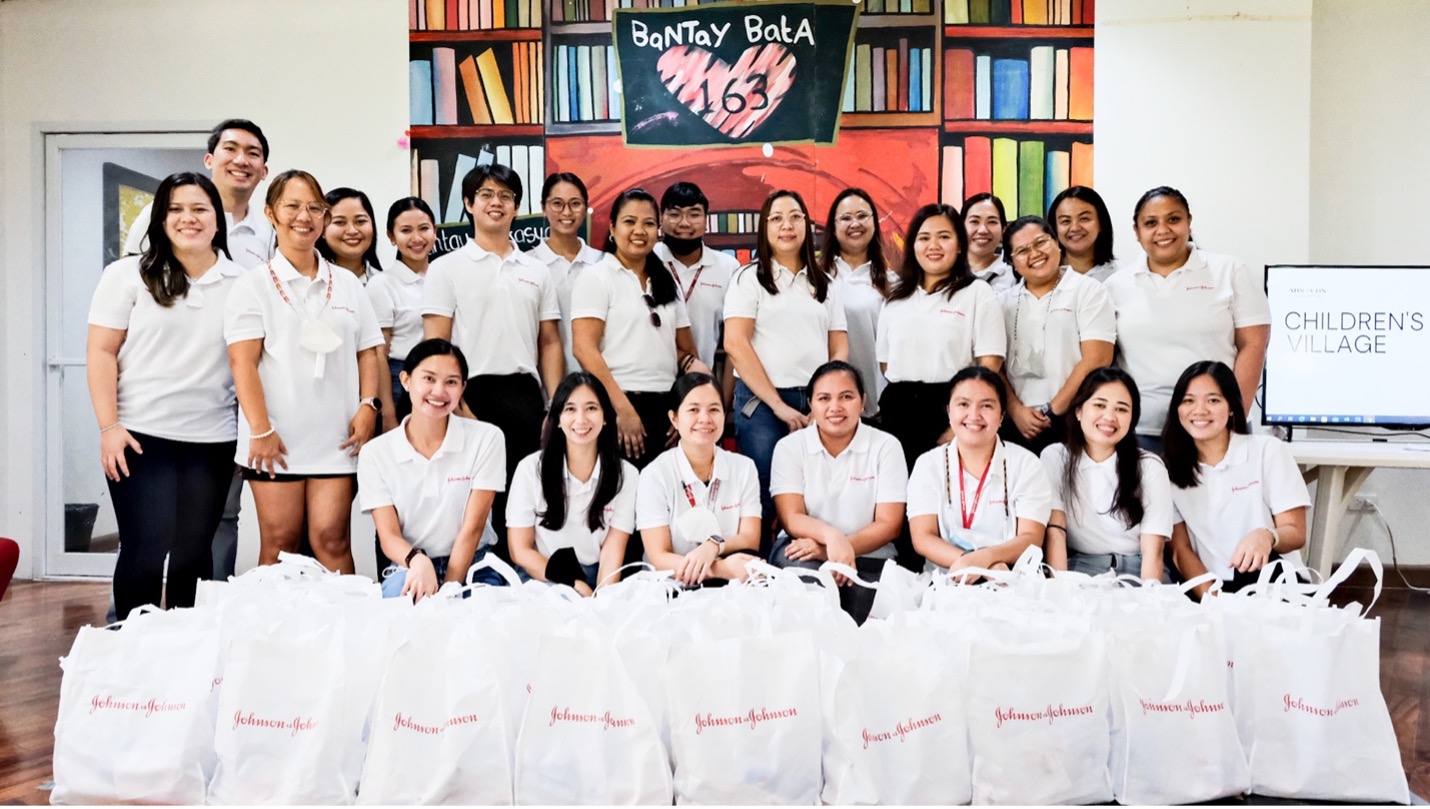 A Day Of Care Johnson & Johnson Philippines visits ABSCBN Children’s