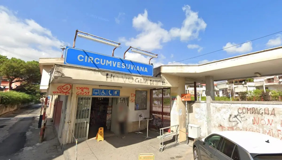 Nola, Dipendente Eav Chiede Di Indossare Mascherina, Lui Estrae Pistola 684_x_1200_webp