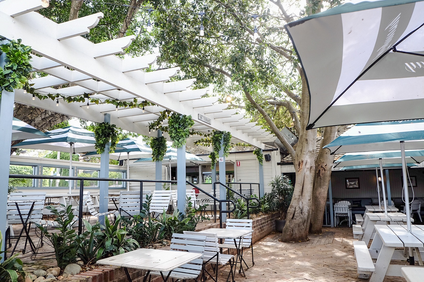 Woolwich Pier Hotel Dog Friendly Bar in Woolwich Pupsy