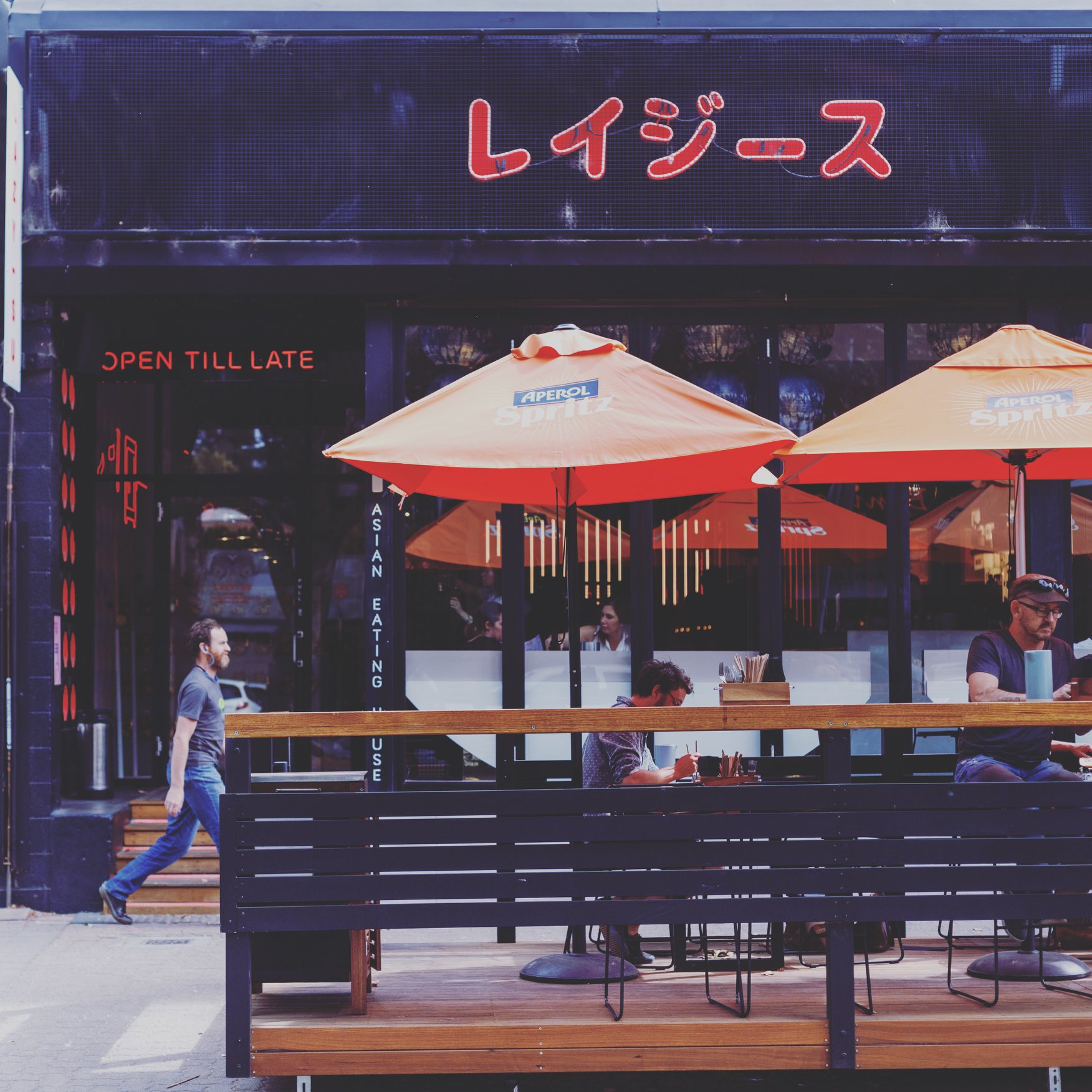 Lazy Su Dog Friendly Bar & Restaurant in Braddon Pupsy