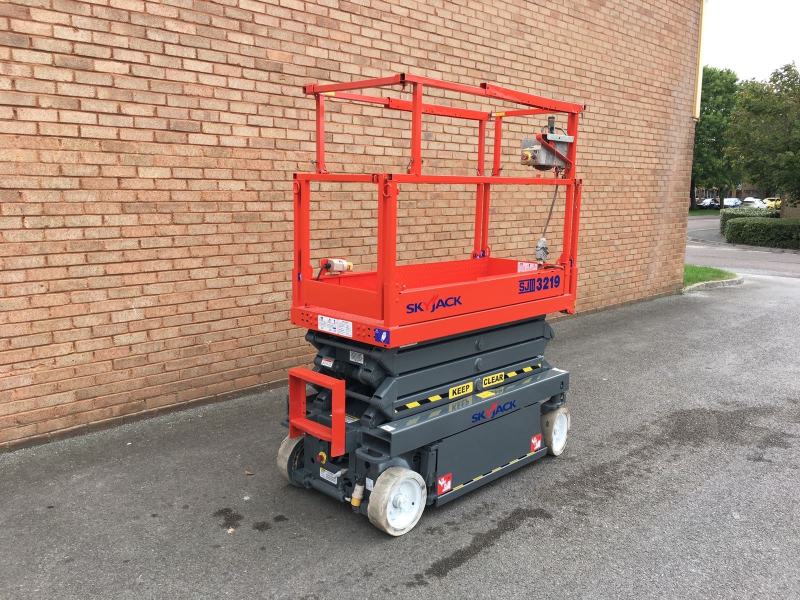 PREOWNED Skyjack SJ3219 Self Propelled Electric Scissor Lift