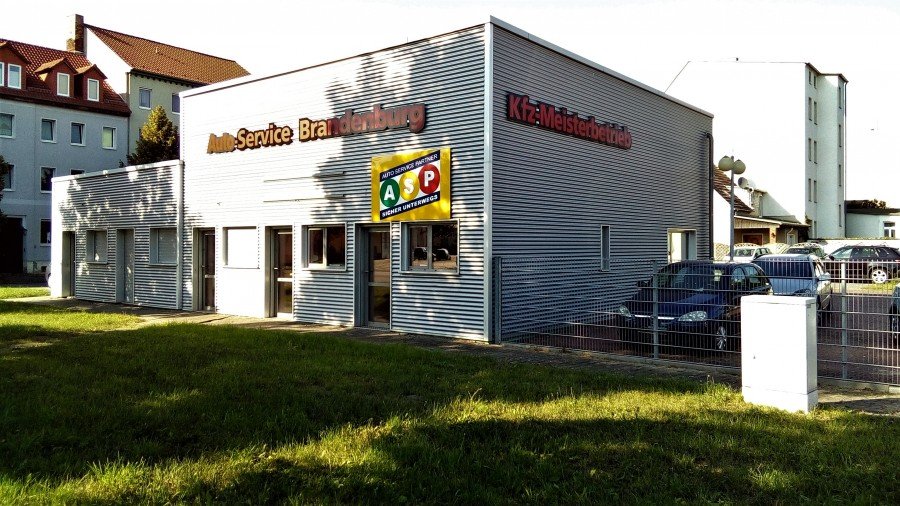 Autohaus mit KfZWerkstatt