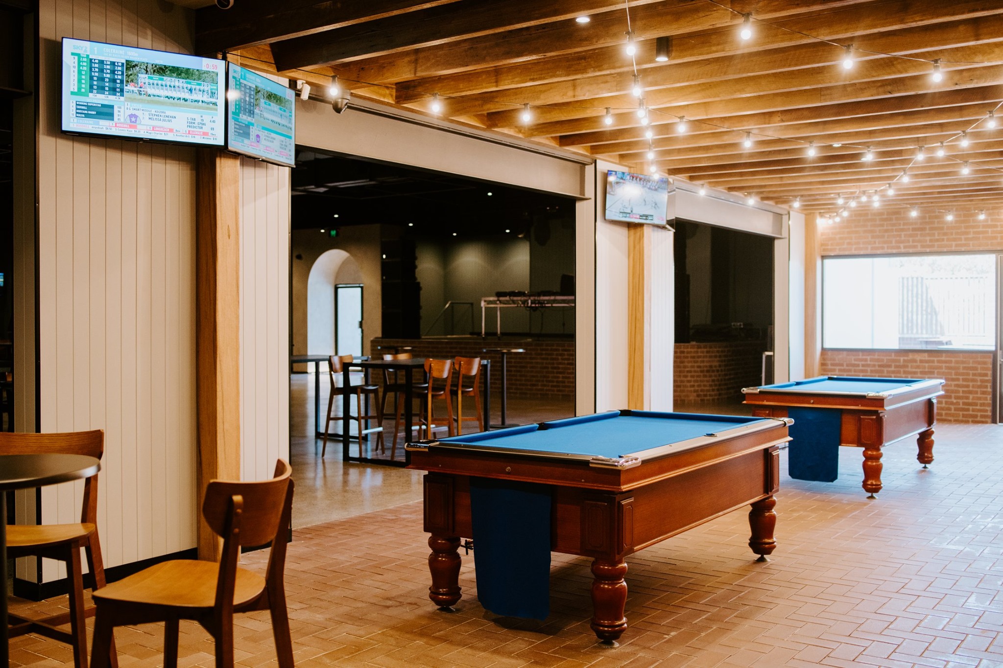 Falveys Hotel Yamanto Lounge Bar The Pushworth Group