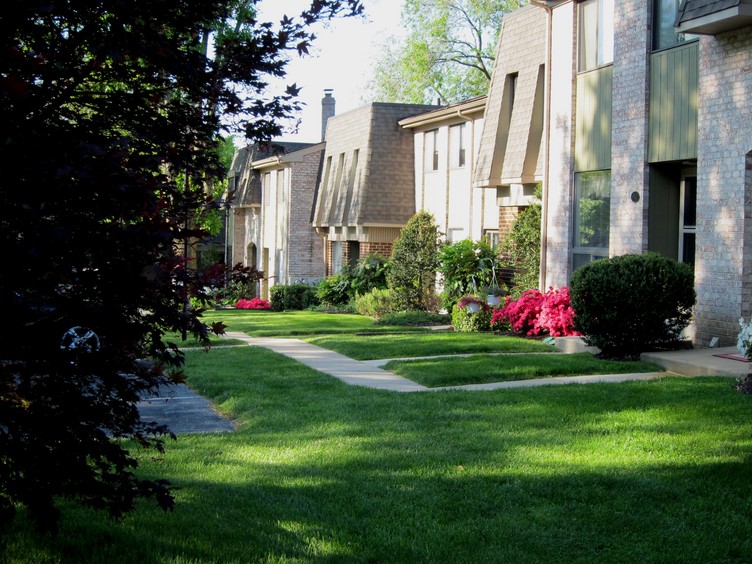 condominium, Putnam Village Condominium Association Take a Photo Tour