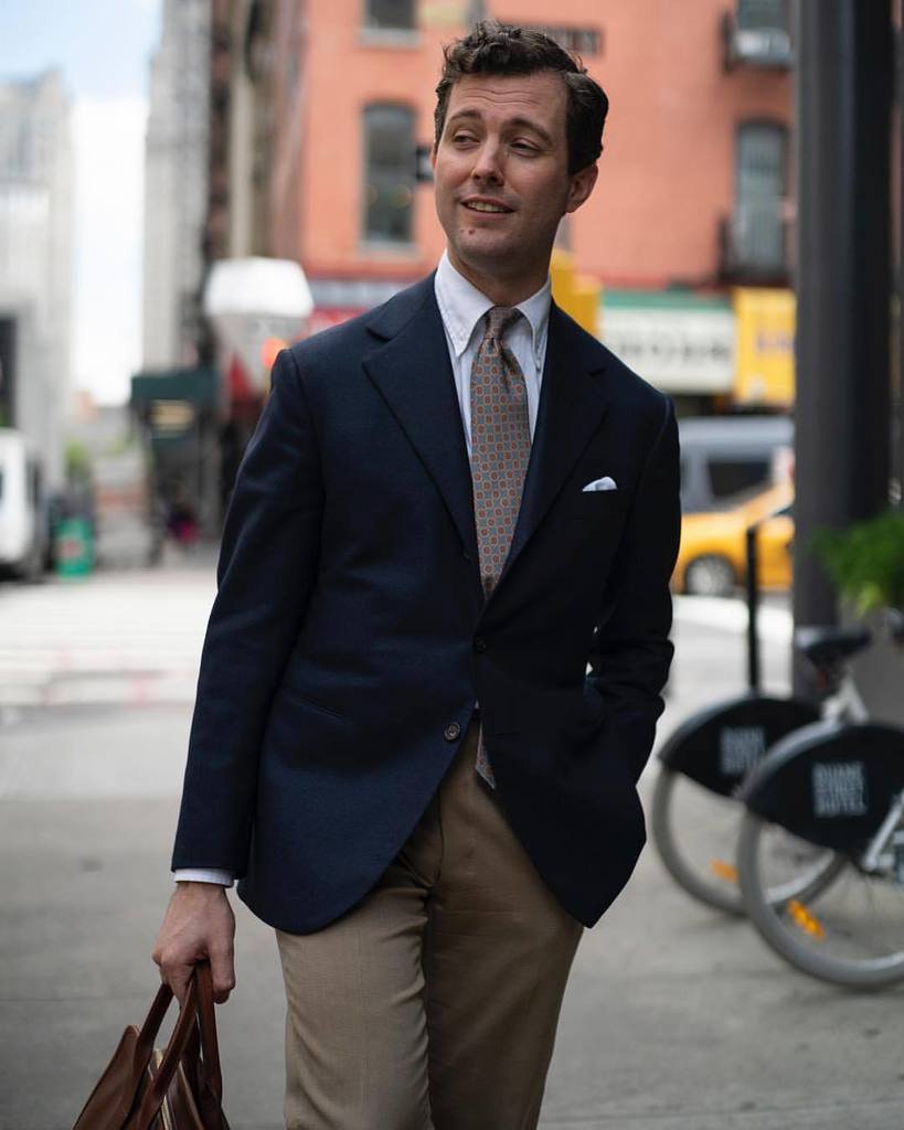 It’s 2019 and You Still Need a Navy Blazer Put This On