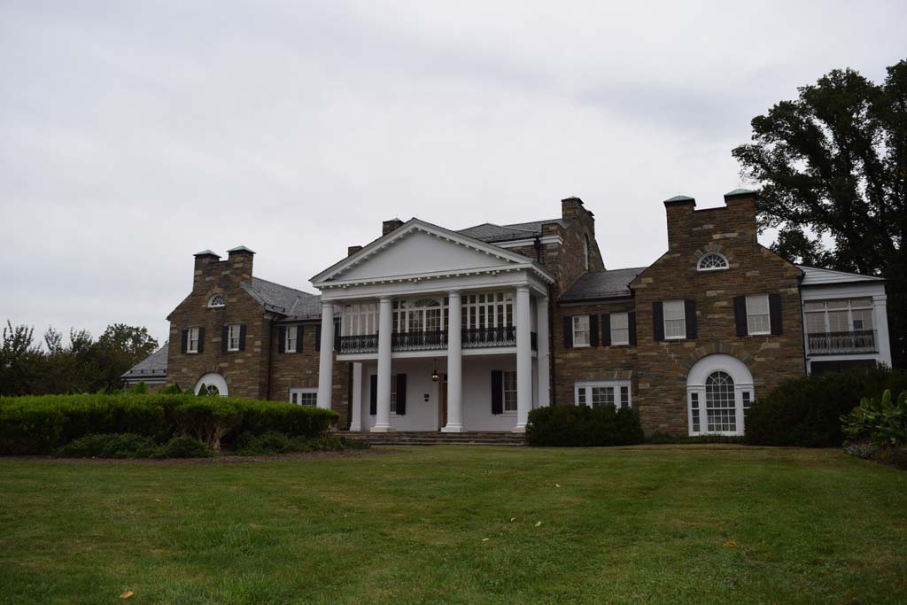 Glenview Mansion Putting on the Ritz