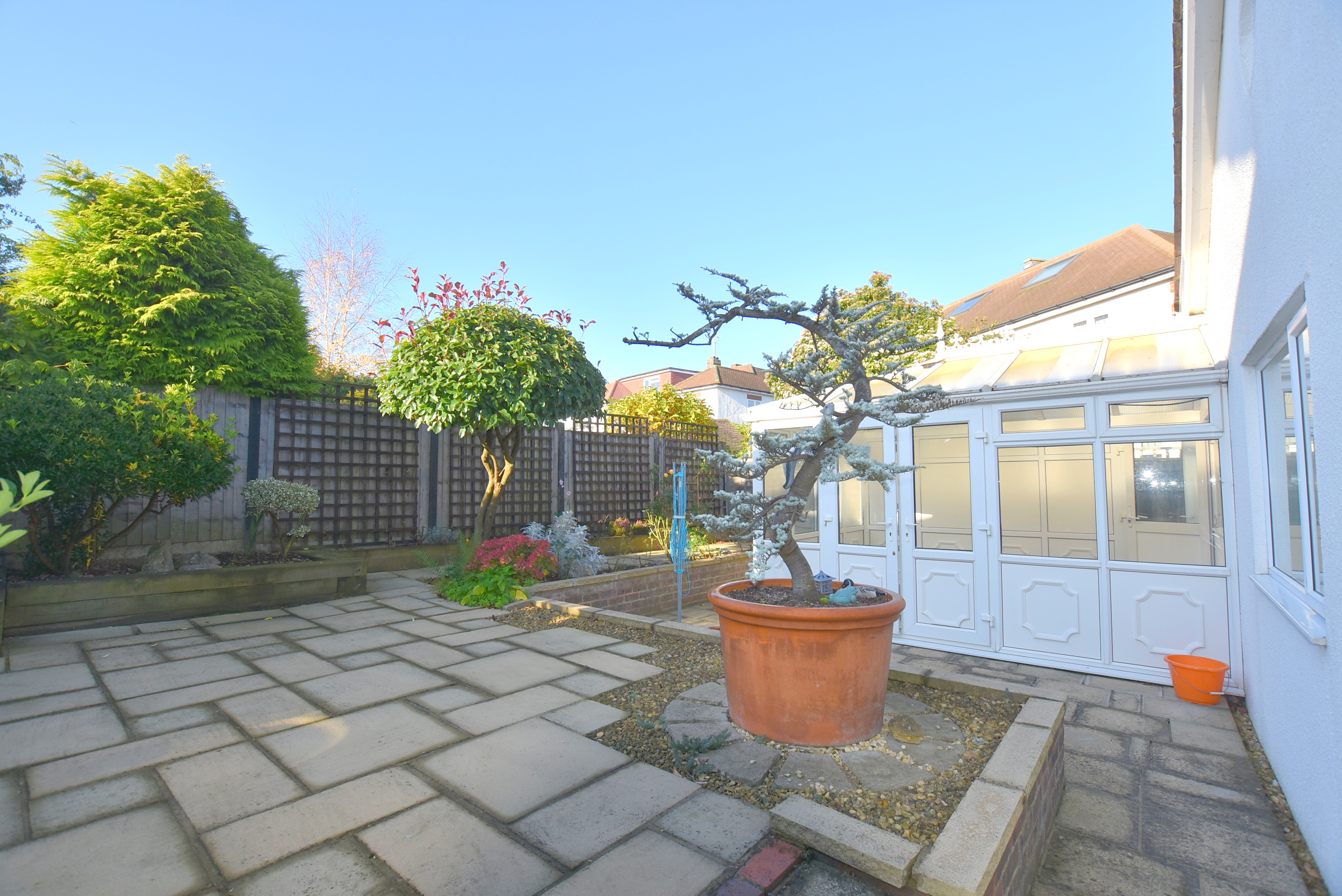 Onslow Gardens, Grange Park, N21 1DX Putts Estate Agents