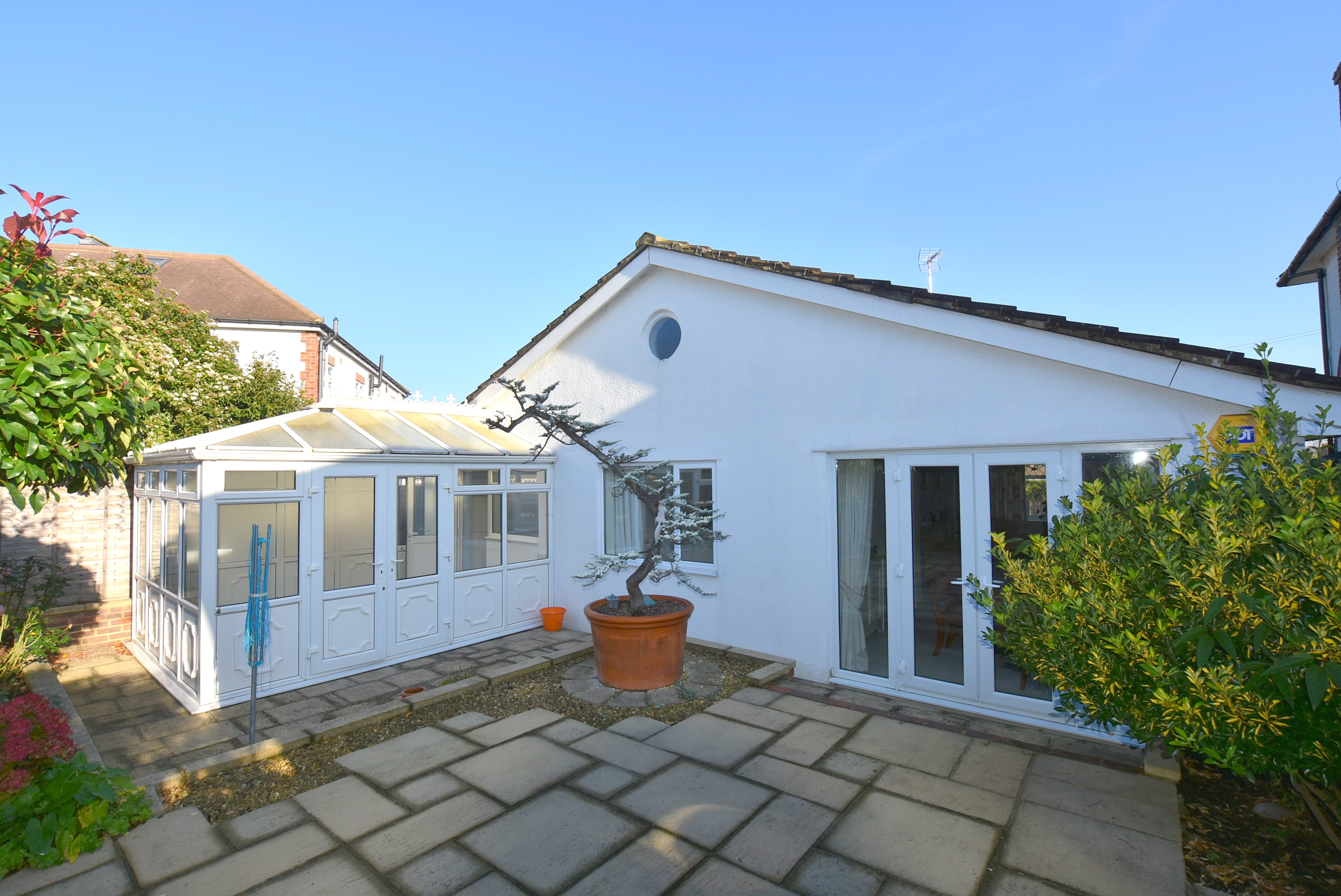 Onslow Gardens, Grange Park, N21 1DX Putts Estate Agents