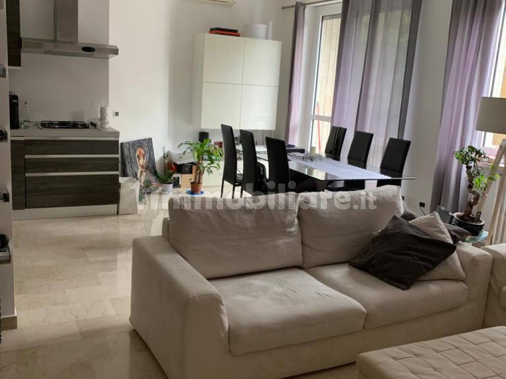 Rent Apartment Milan. 3room flat in via Renato Birolli. Excellent
