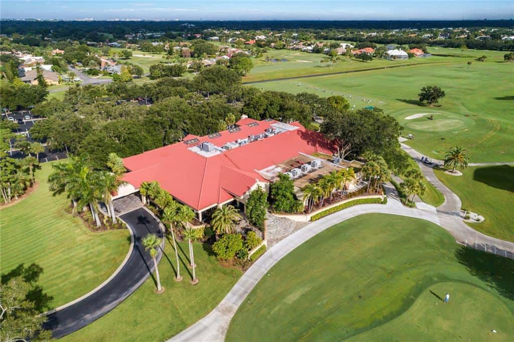 SOME INFORMATION ABOUT GOLF COURSE HOMES SALE AND COMMUNITY