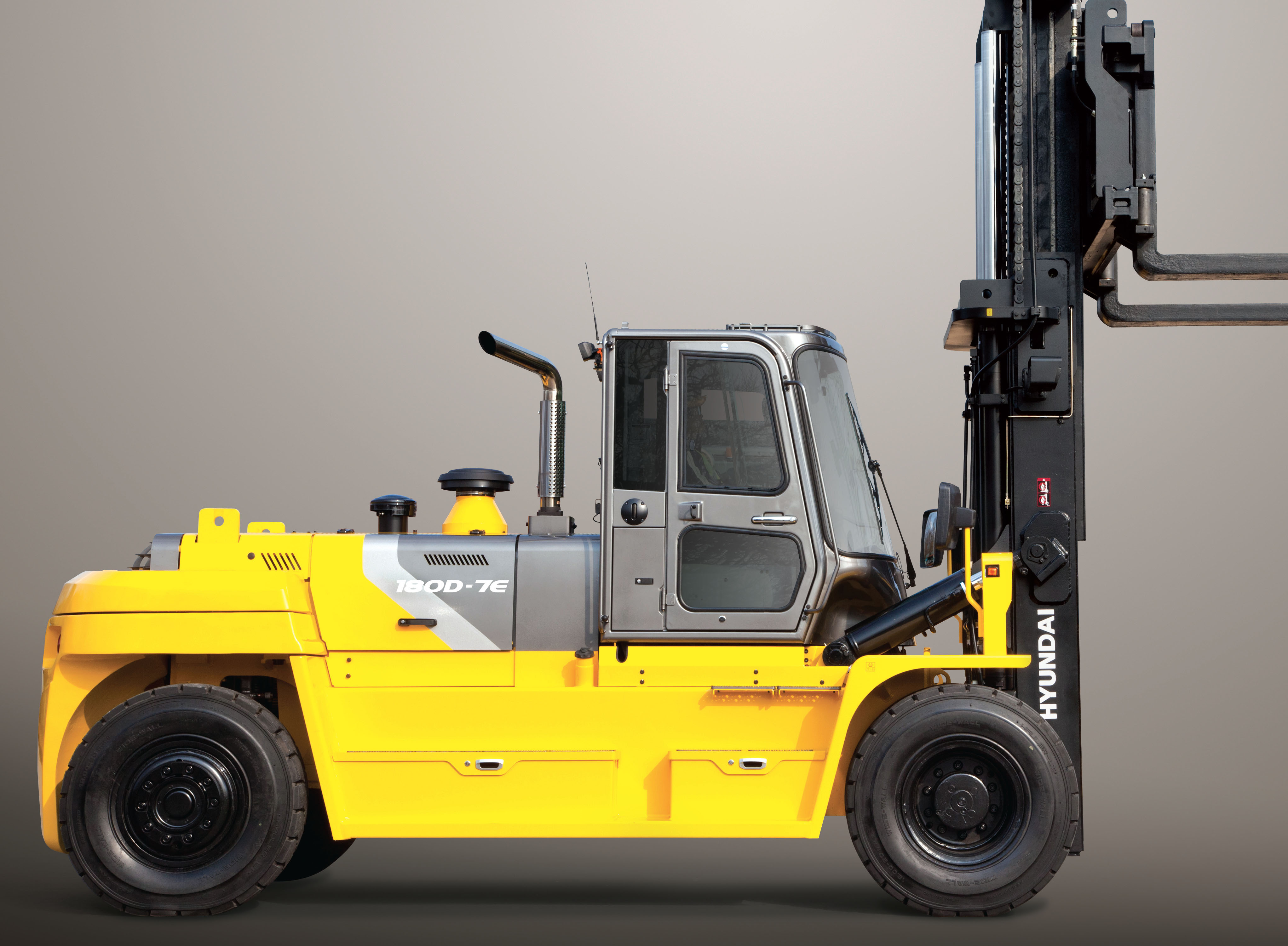 Forklifts QATAR BUILDING COMPANY