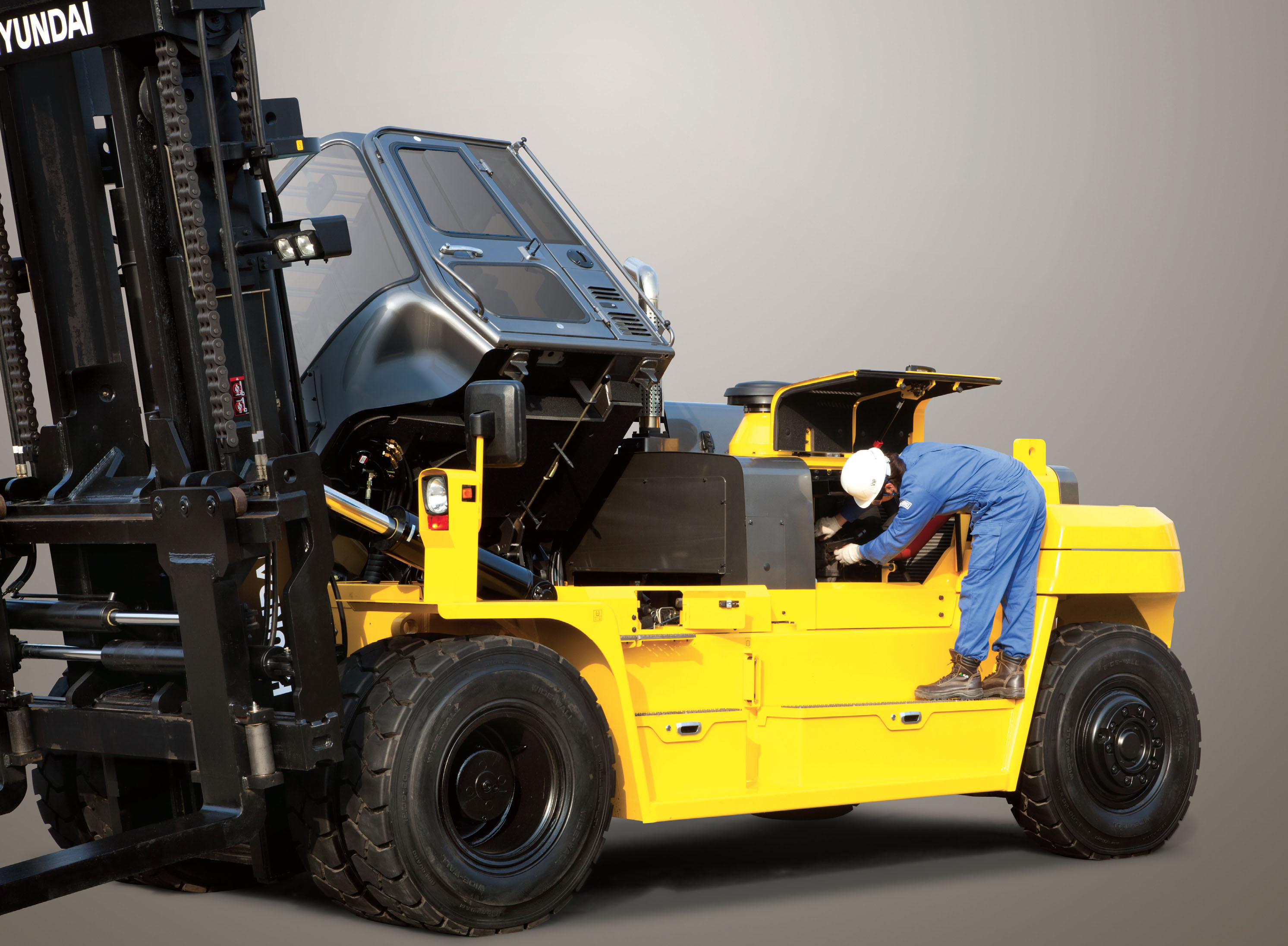 Forklifts QATAR BUILDING COMPANY