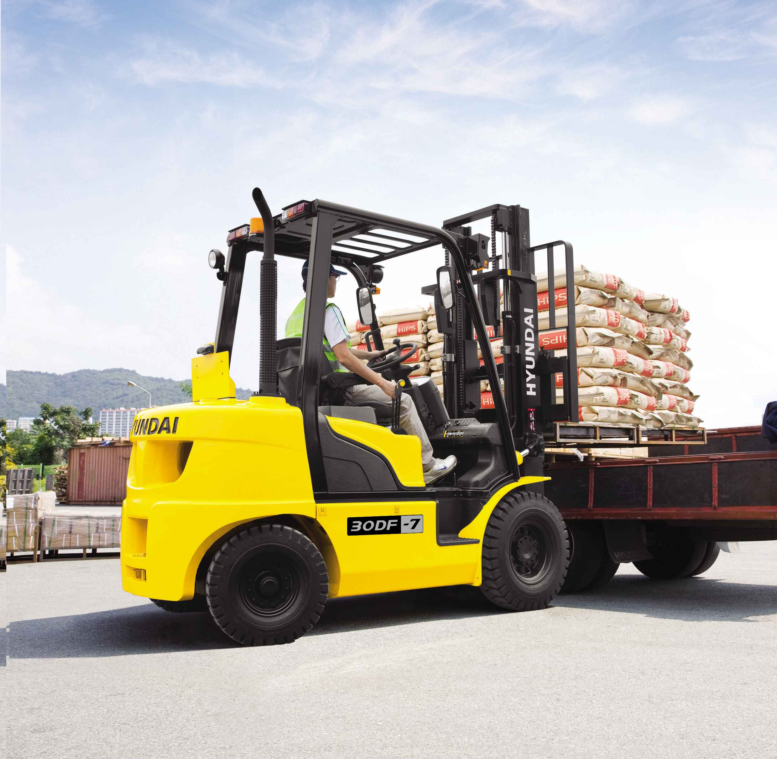 Forklifts QATAR BUILDING COMPANY