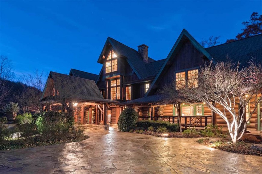 Escape City Life with this Premier Sotheby’s Mountain Retreat QC