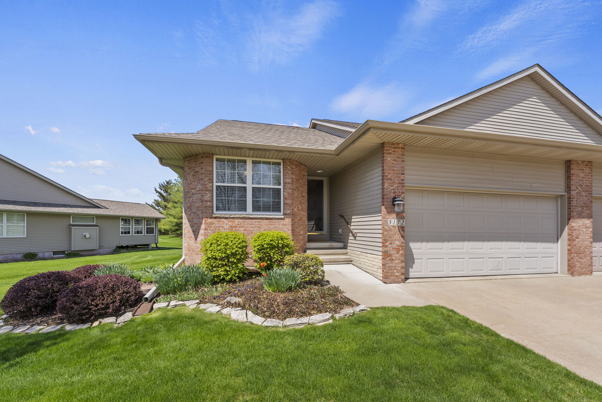 5172 RED FOX RD, BETTENDORF IA 52722