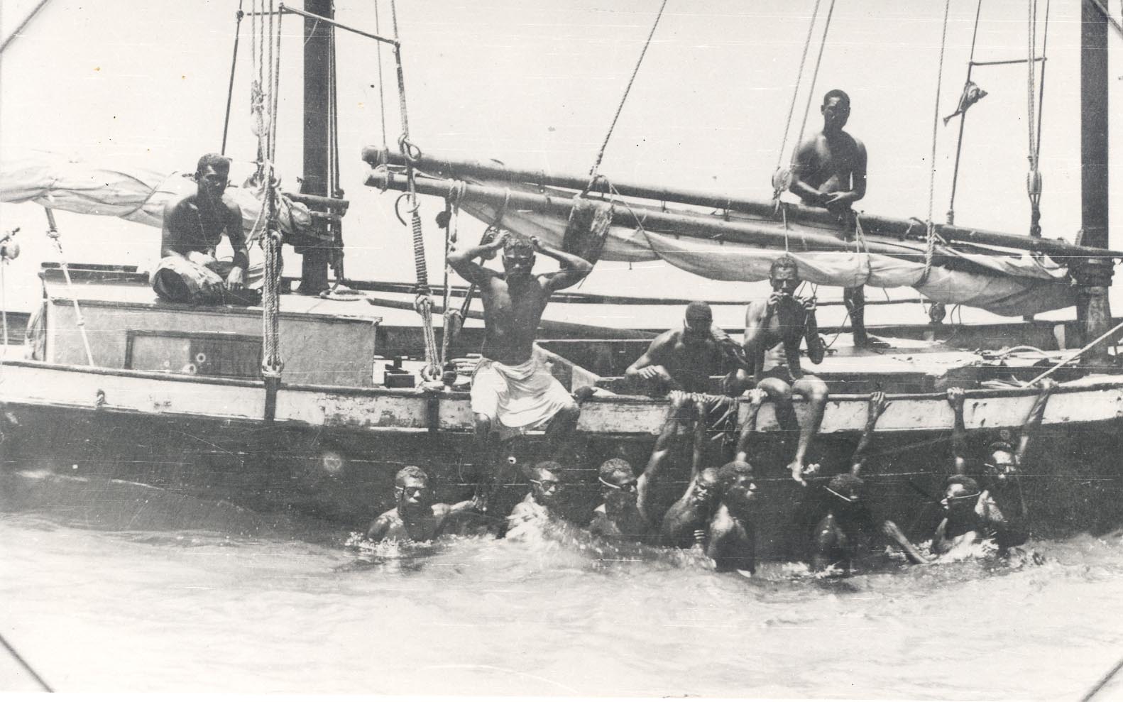 Pearl swimming diving with goggles, 1917 Queensland Historical Atlas