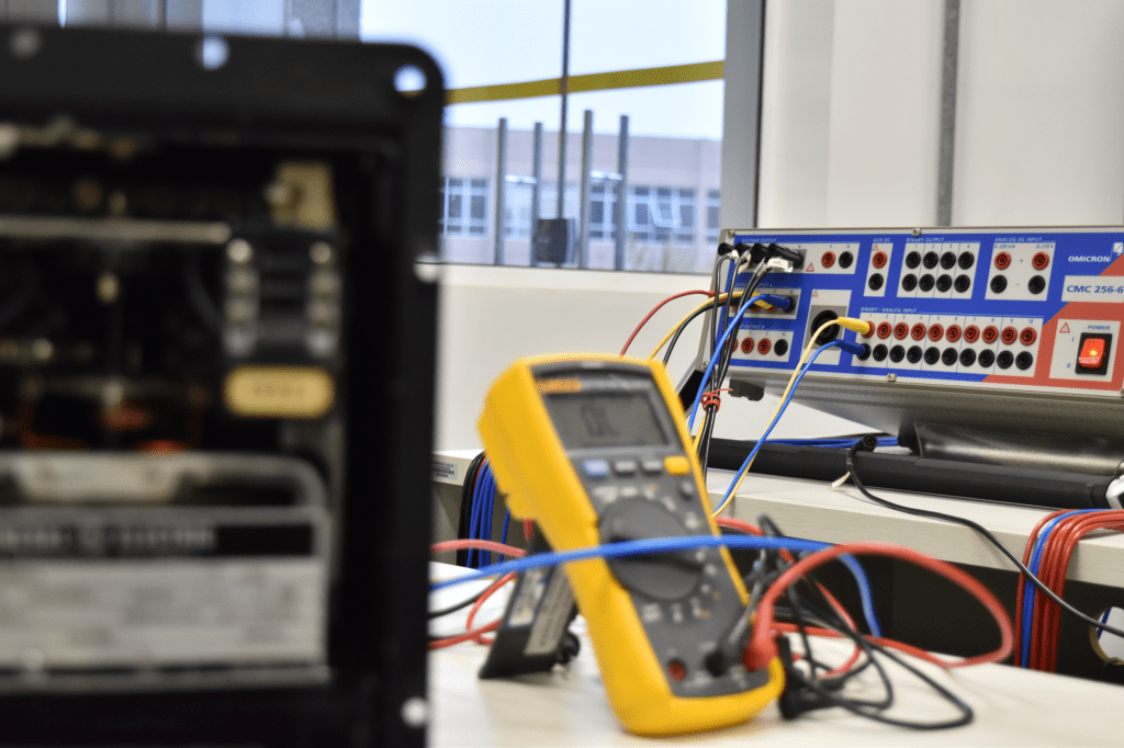 ÁREAS Centro de Estudos em Qualidade da Energia e Proteção Elétrica