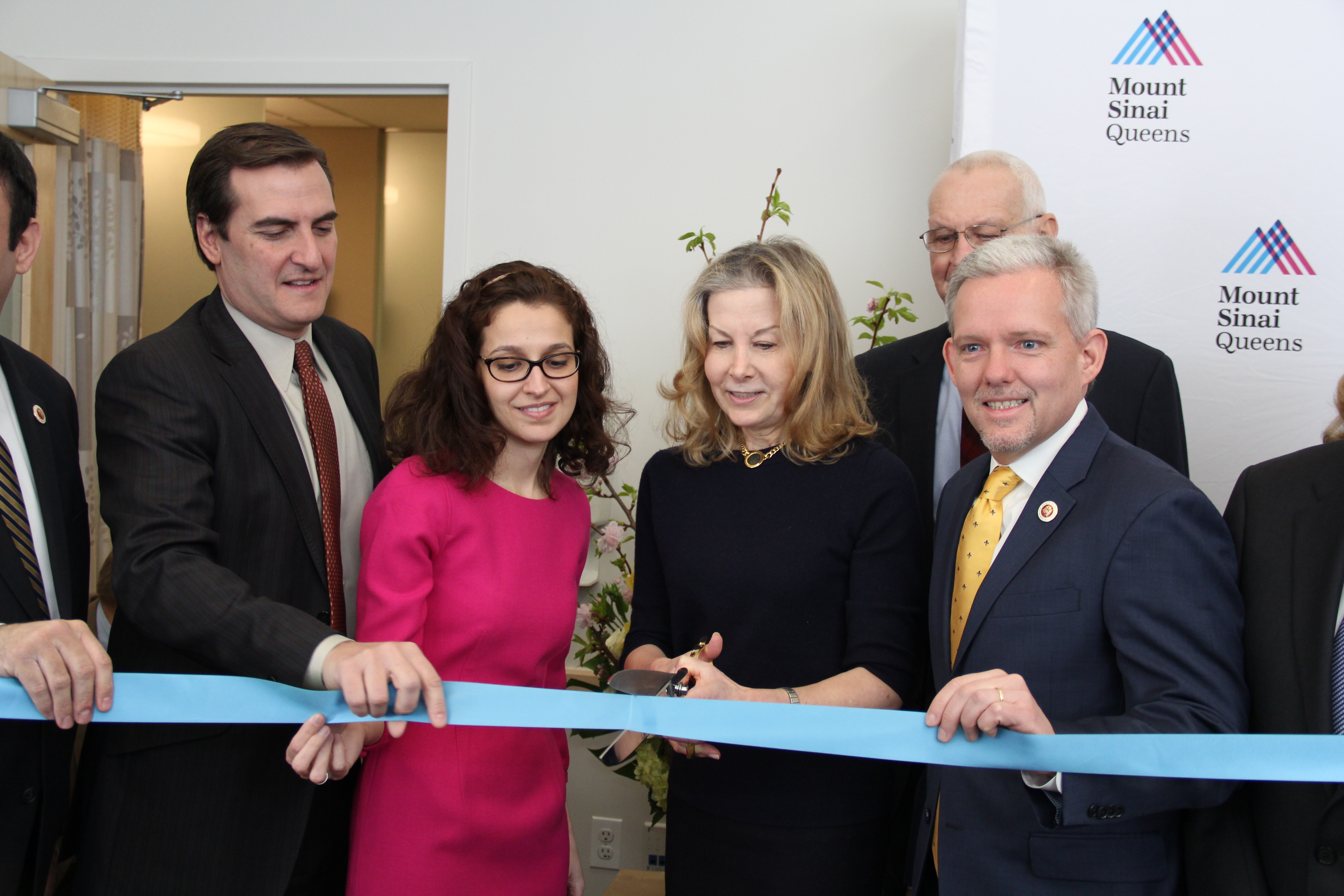 Mount Sinai Queens opens new cancer treatment center in Astoria