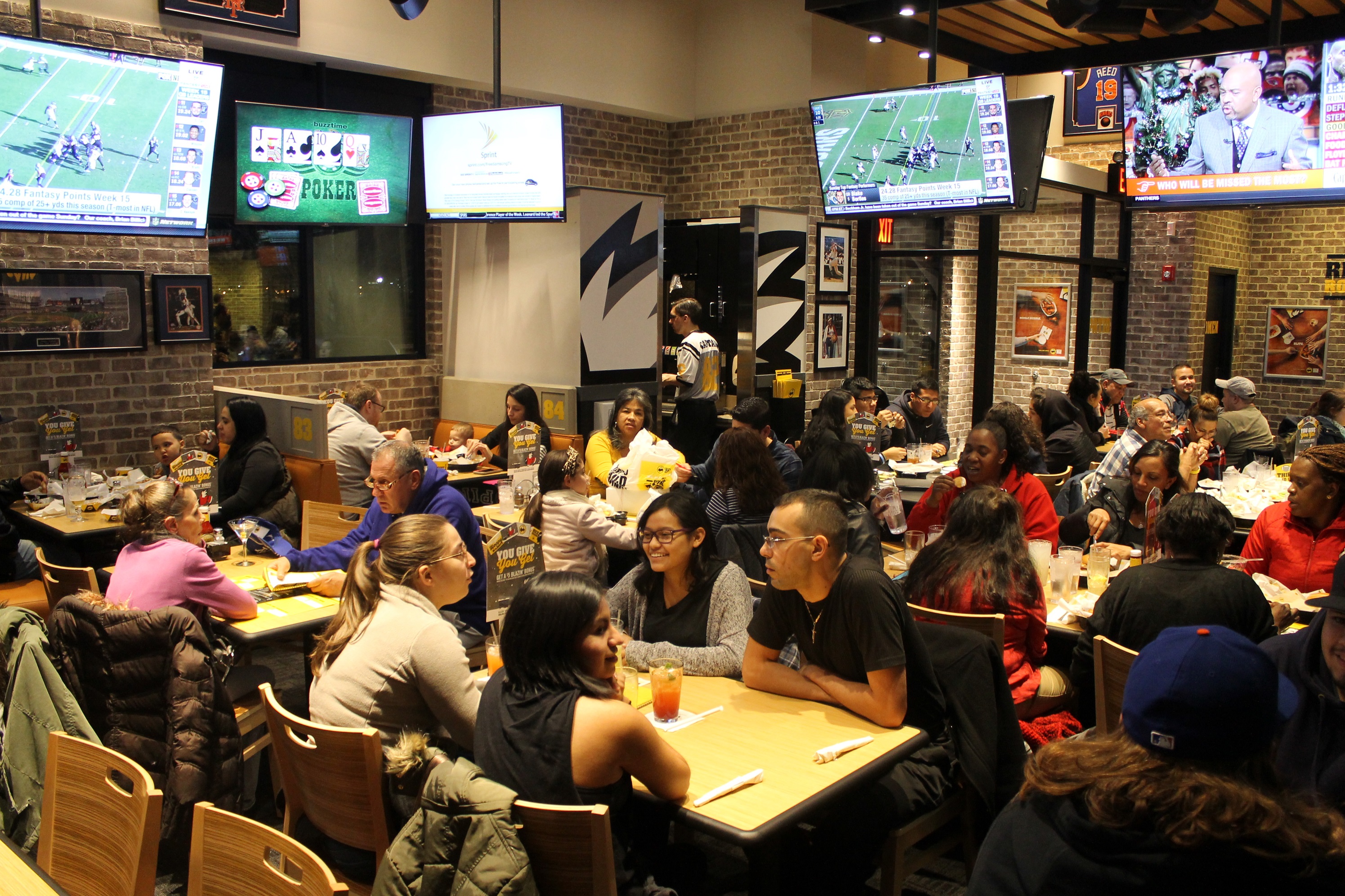 Buffalo Wild Wings opens on College Point's 20th Avenue