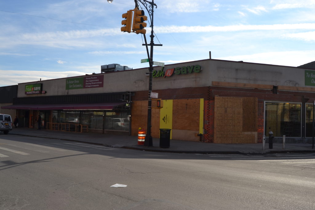 This Ridgewood supermarket is bringing in a sidewalk café and sushi