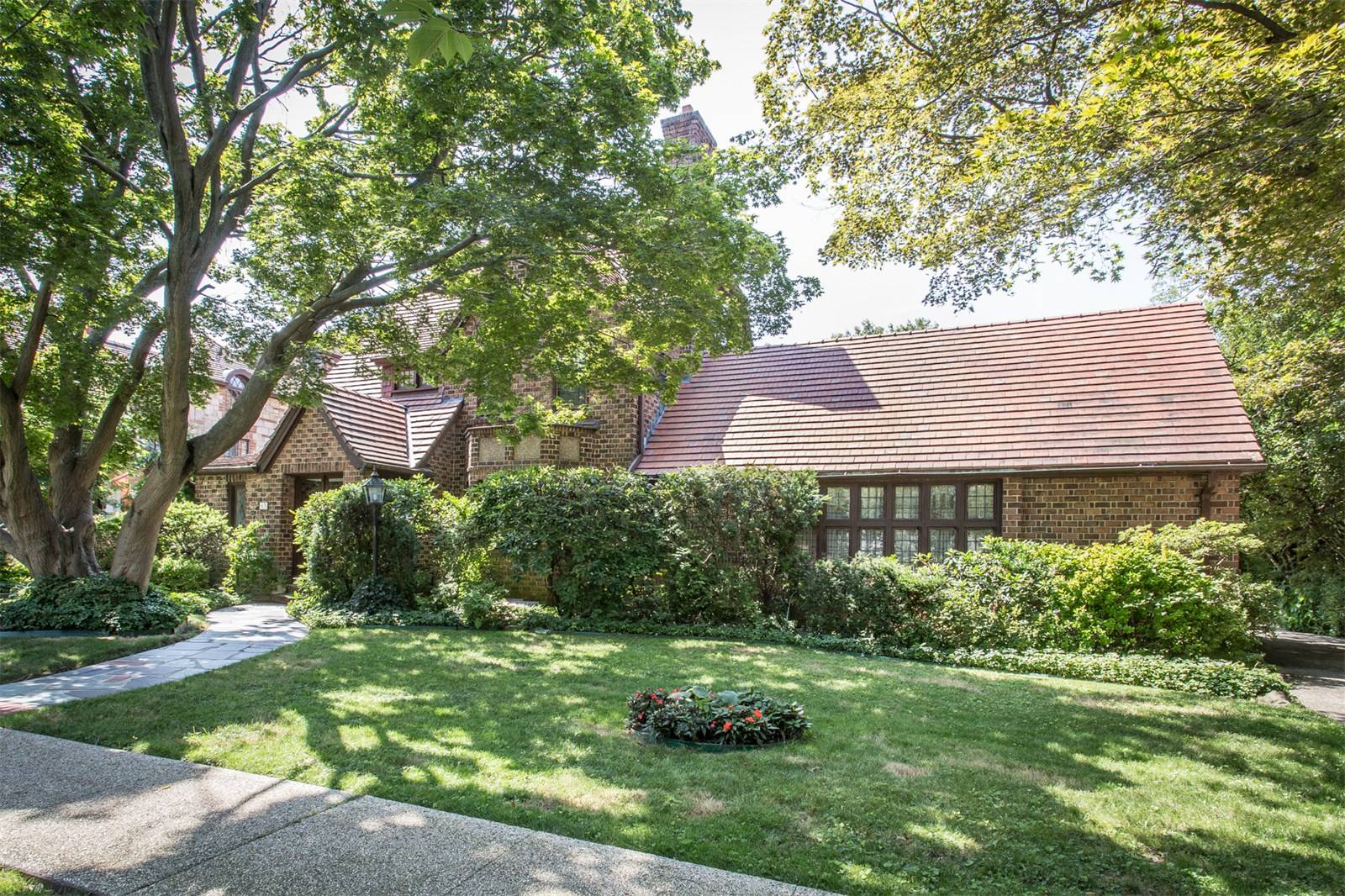 This posh Forest Hills home once owned by a New York senator hits the