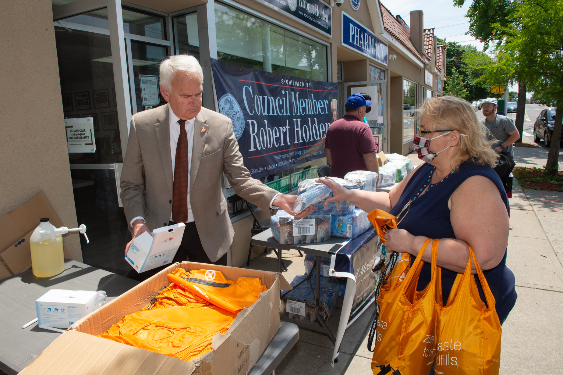 Middle Village councilman holds free pet food giveaway, to host free