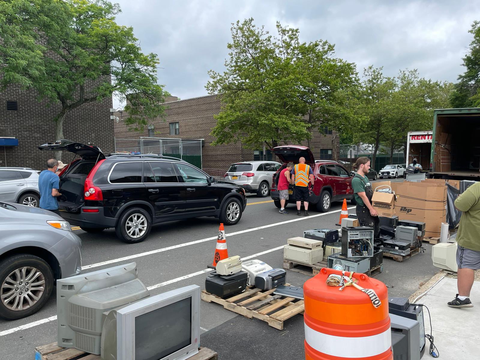 Hundreds of Queens residents participate in Kew Gardens Hills ewaste