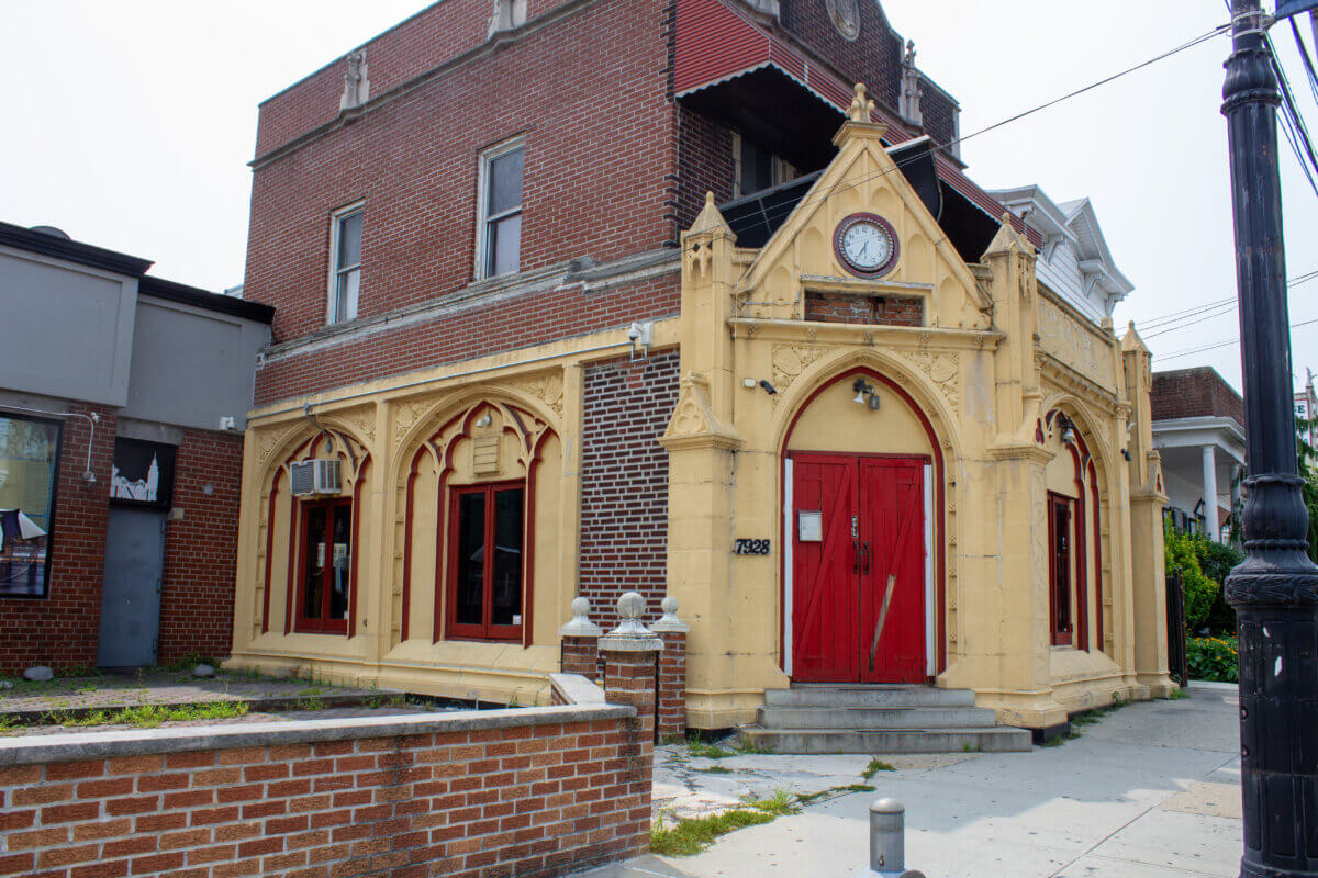 Middle Village hookah lounge manager rebuffs Holden’s claims about ties