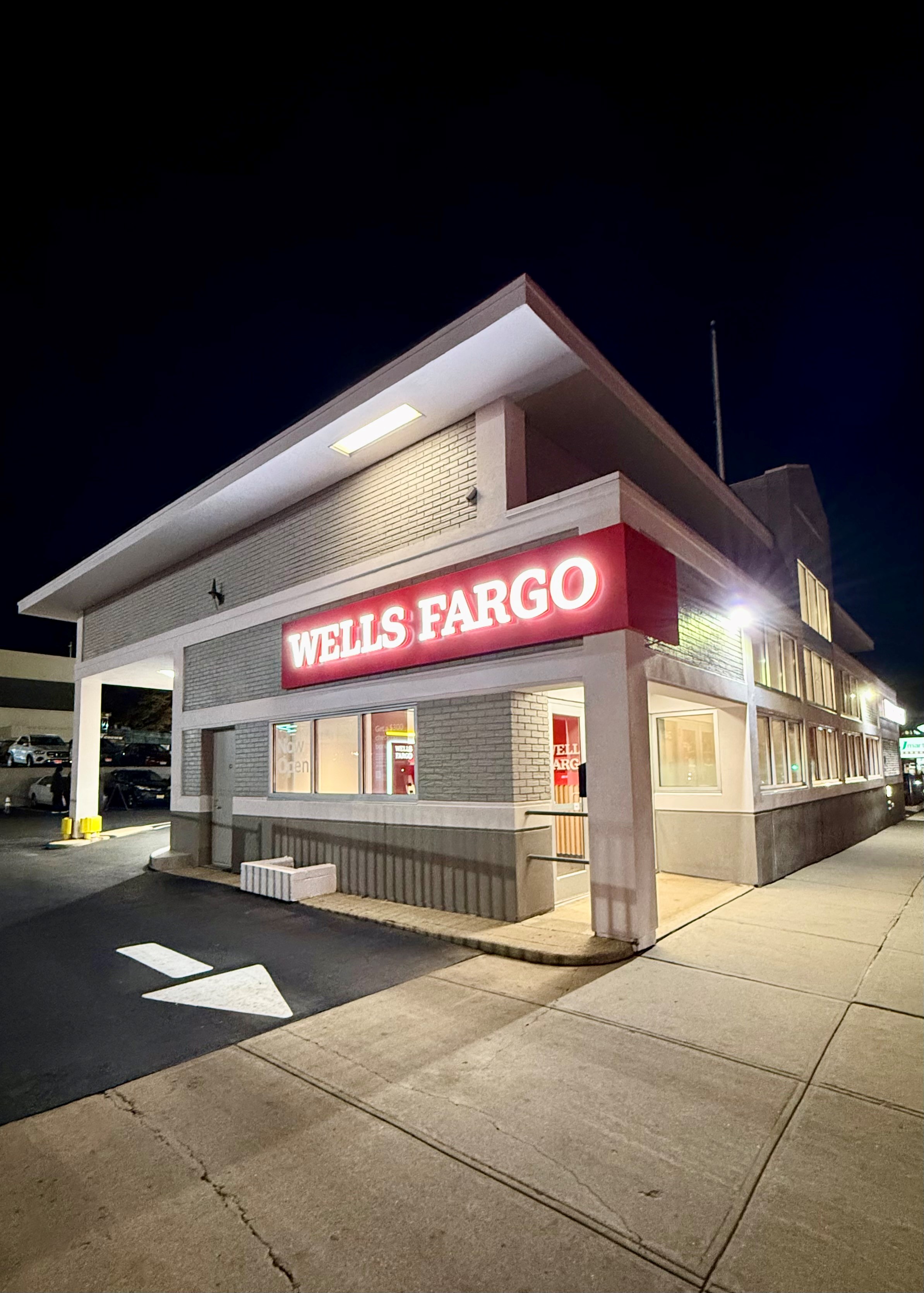Wells Fargo opens first Queens branch in Little Neck QNS(03)