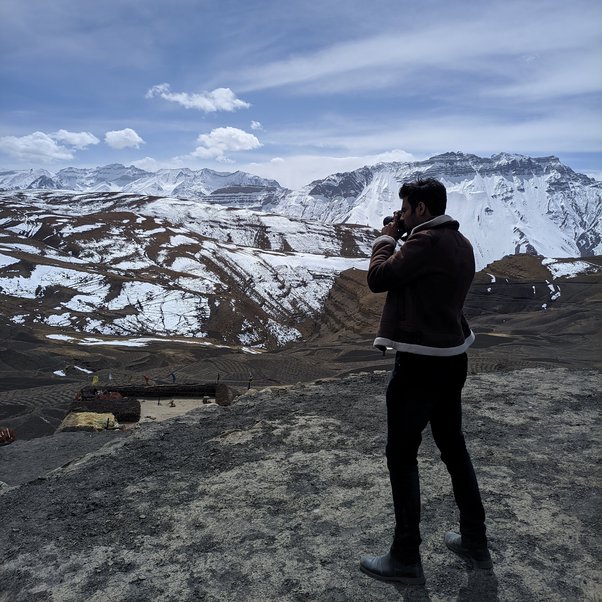 What are some essential things to carry while travelling to Leh in