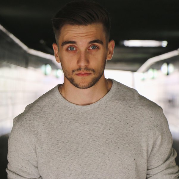 I’m a good looking guy but when I try to get to know girls they don’t